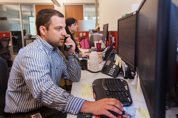 A Railinc customer support representative talks with a customer on the phone.